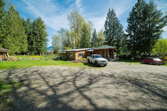 2nd image of 44291 Leonard Rd
