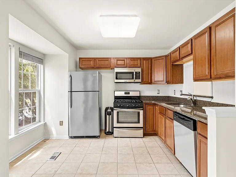 4701 Colonnade Way — Photo 10