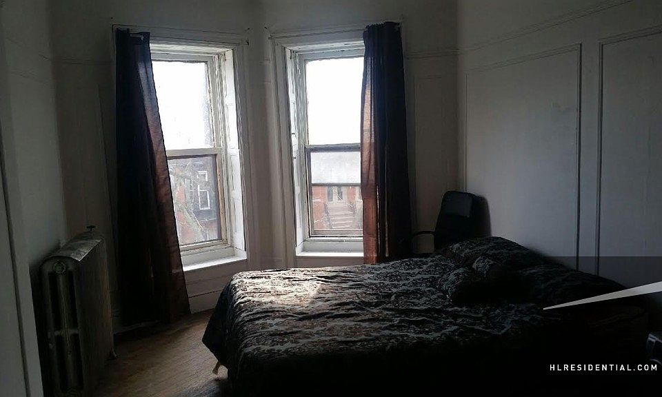 1st image of 895 Sterling Pl