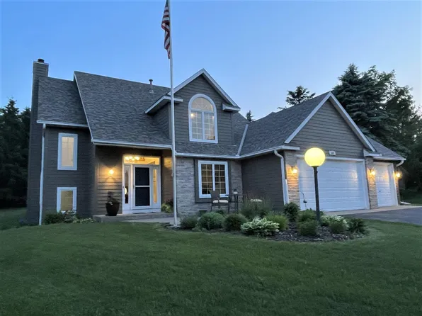 1003 Eagle Ridge Ct, Stillwater, MN 55082