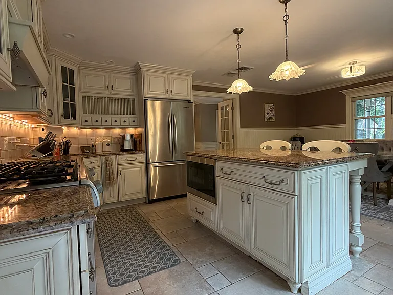 24 Arlington Ave — Photo 4