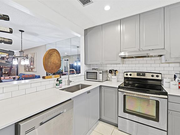 5th image of 313 NW 36th Avenue #313