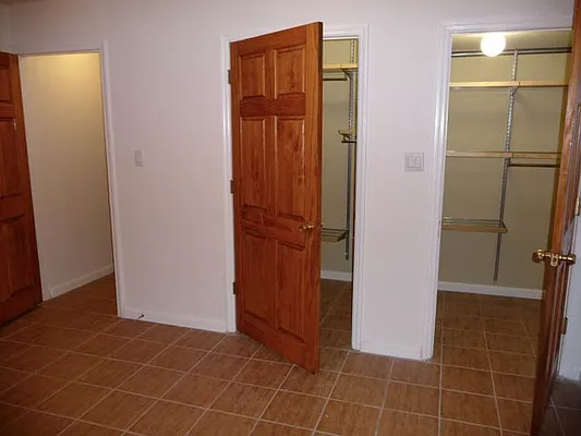 Rented by Perry Associates NYC Inc | media 18