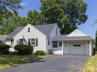 262 Bancroft Dr, Rochester, NY 14616