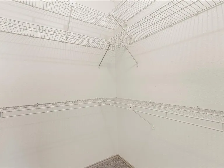 900 Taulbee Ln — Photo 7