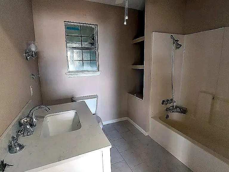510 E Cook St — Photo 10