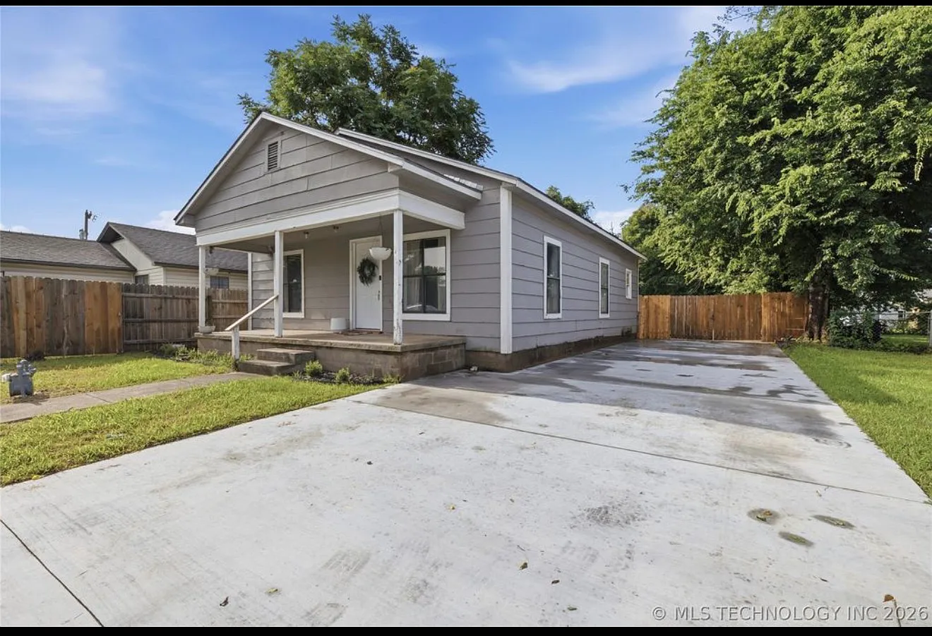 3 bed, 1100 sqft, $1,450 — Photo 1