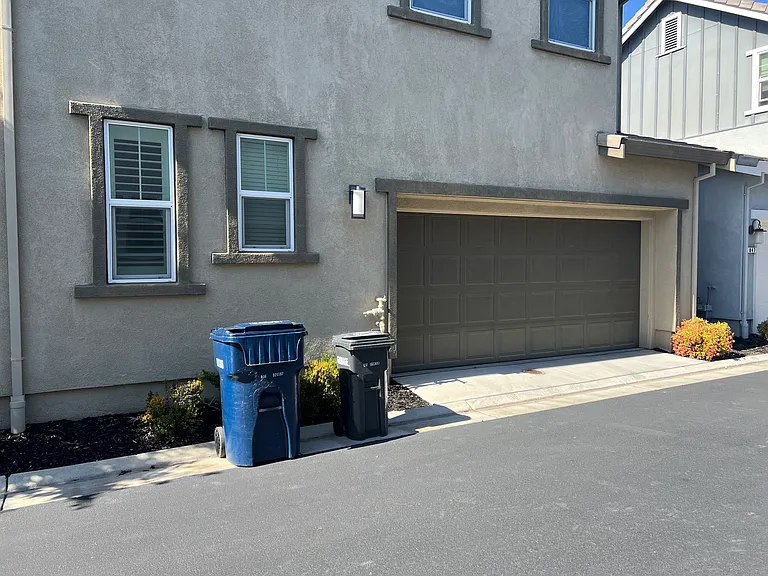 843 Barney Cmn — Photo 4