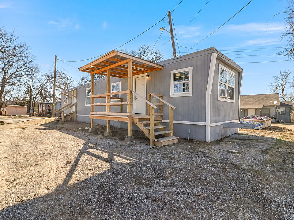 1st image of 2715 Woodlawn Blvd #16