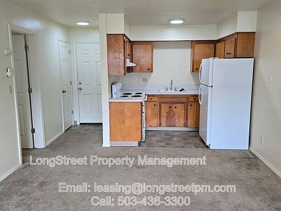 3rd image of 915 SW Adams Ave #4