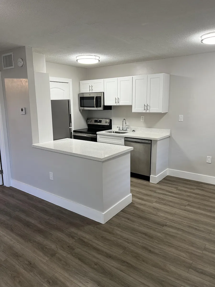 Building Photo - 1500 NE 50th Ct #10