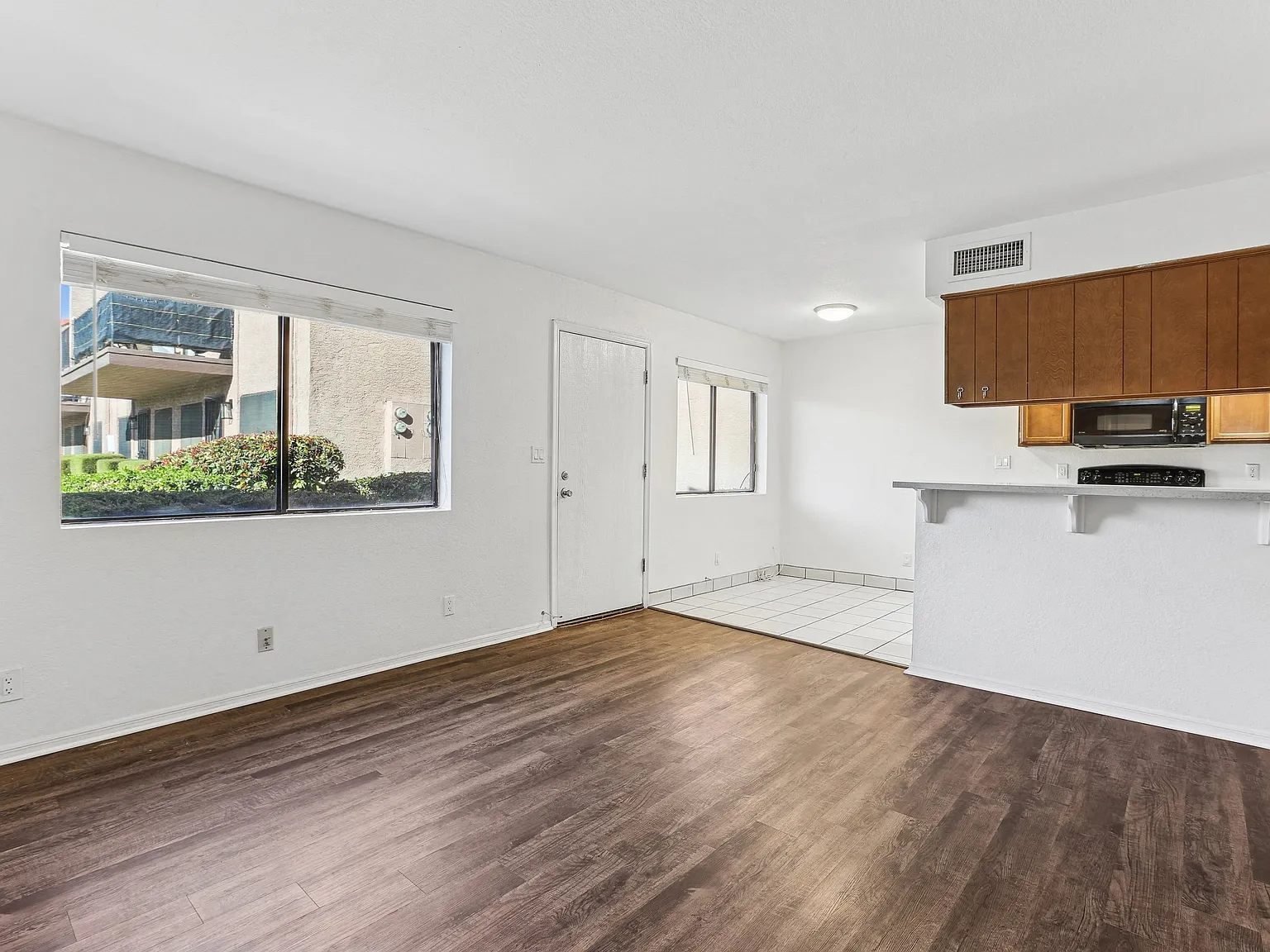 Las Palmas Townhomes — Photo 4