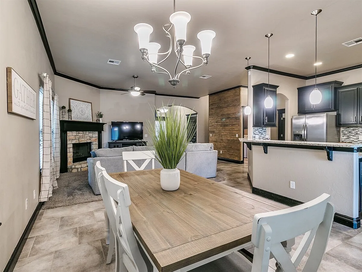 4 bed, 2288 sqft, $4,800 — Photo 3