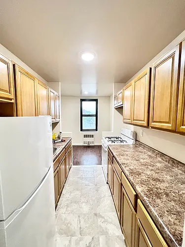 1545 Rhinelander Ave Photo 1