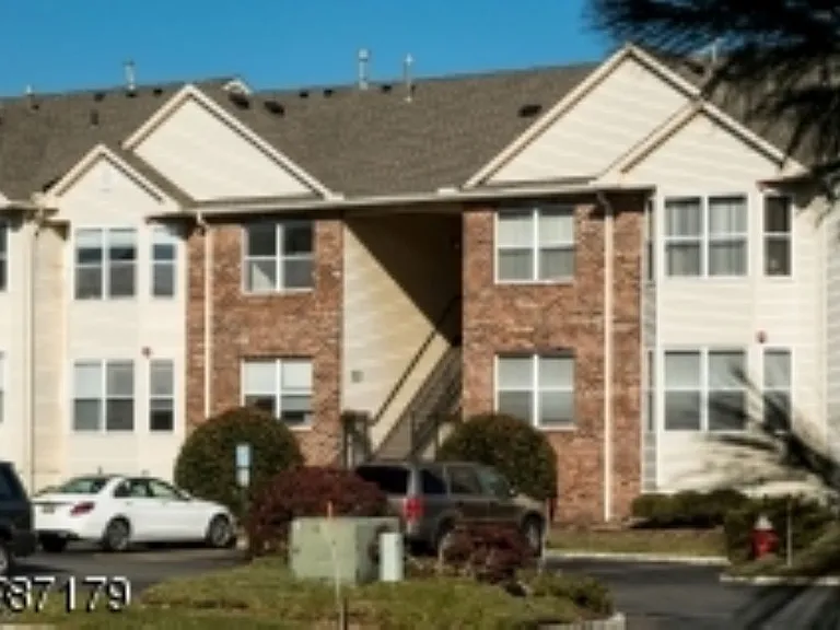22 Frankie Ln — Photo 2