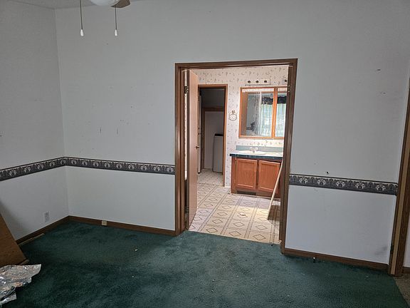 4th image of 128 Southridge Ests