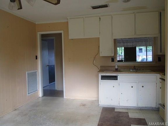 2nd image of 2804 E Lynchburg Ct