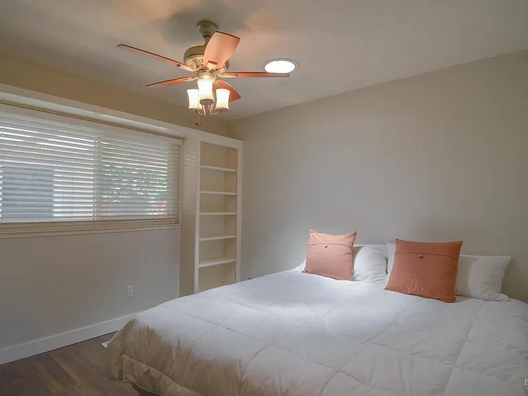 1321 Astoria Dr — Photo 35
