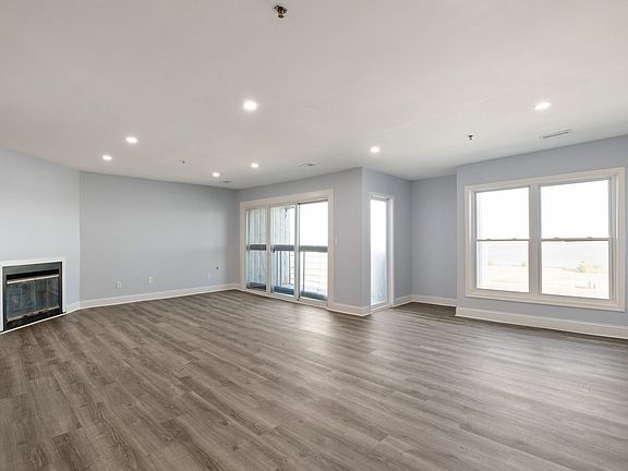 5th image of 5211 Le Parc Dr APT 5
