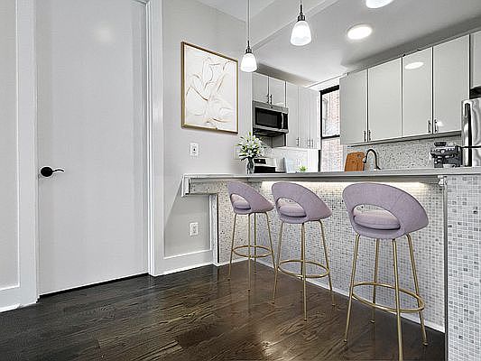 2nd image of 348 W 118th St APT 42
