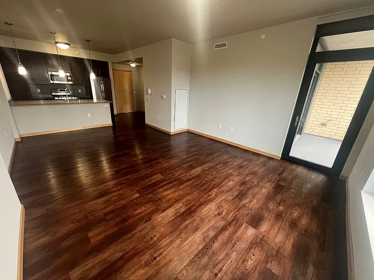Venture Luxury High Rise — Photo 85