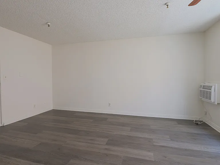 2839 Francis Ave — Photo 5