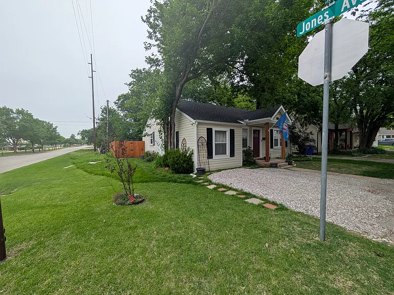 101 Maple Ln — Photo 3