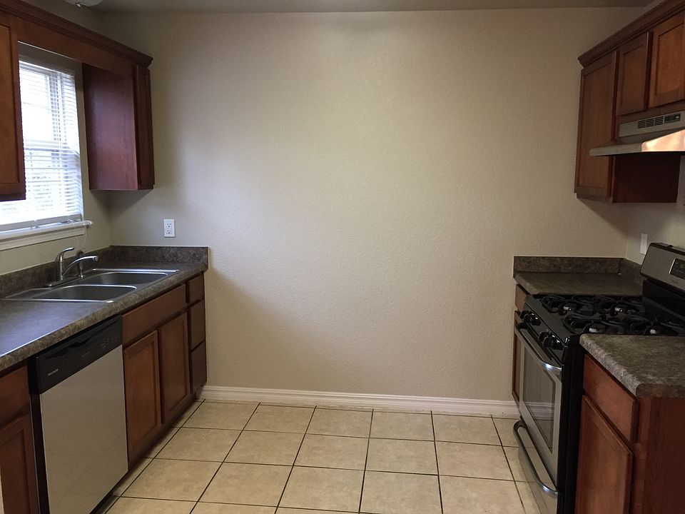 2nd image of 411 Hatfield Ln