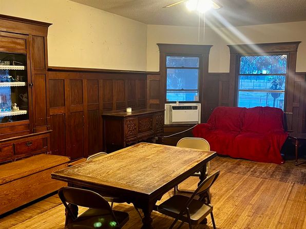 202 W Elm St, Bucklin, KS 67834