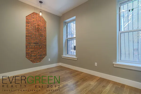Rented by Evergreen Apartments BK | media 5