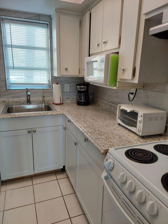 605 N Riverside Drive #12A, photo 7
