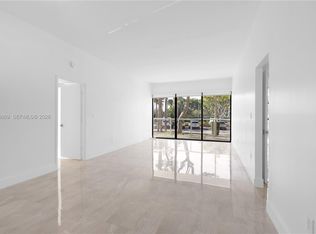 3731 N Country Club Dr APT 124, Aventura, FL