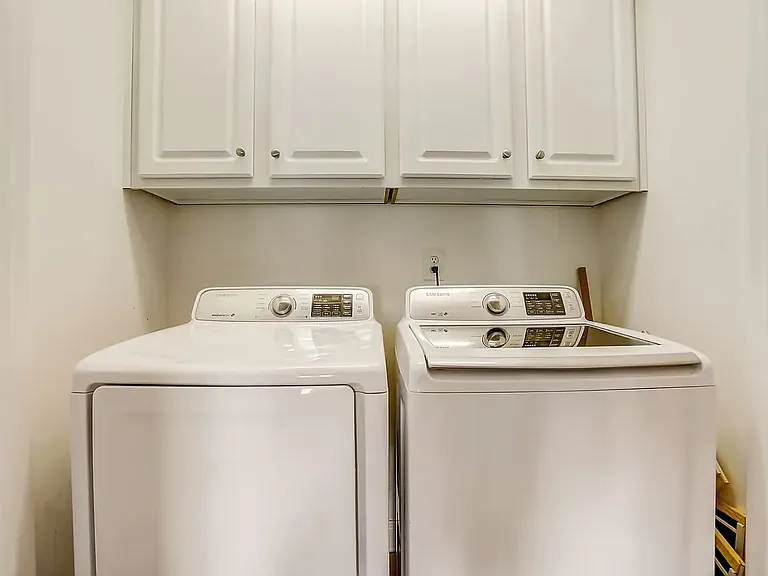 909 Phillips St — Photo 11