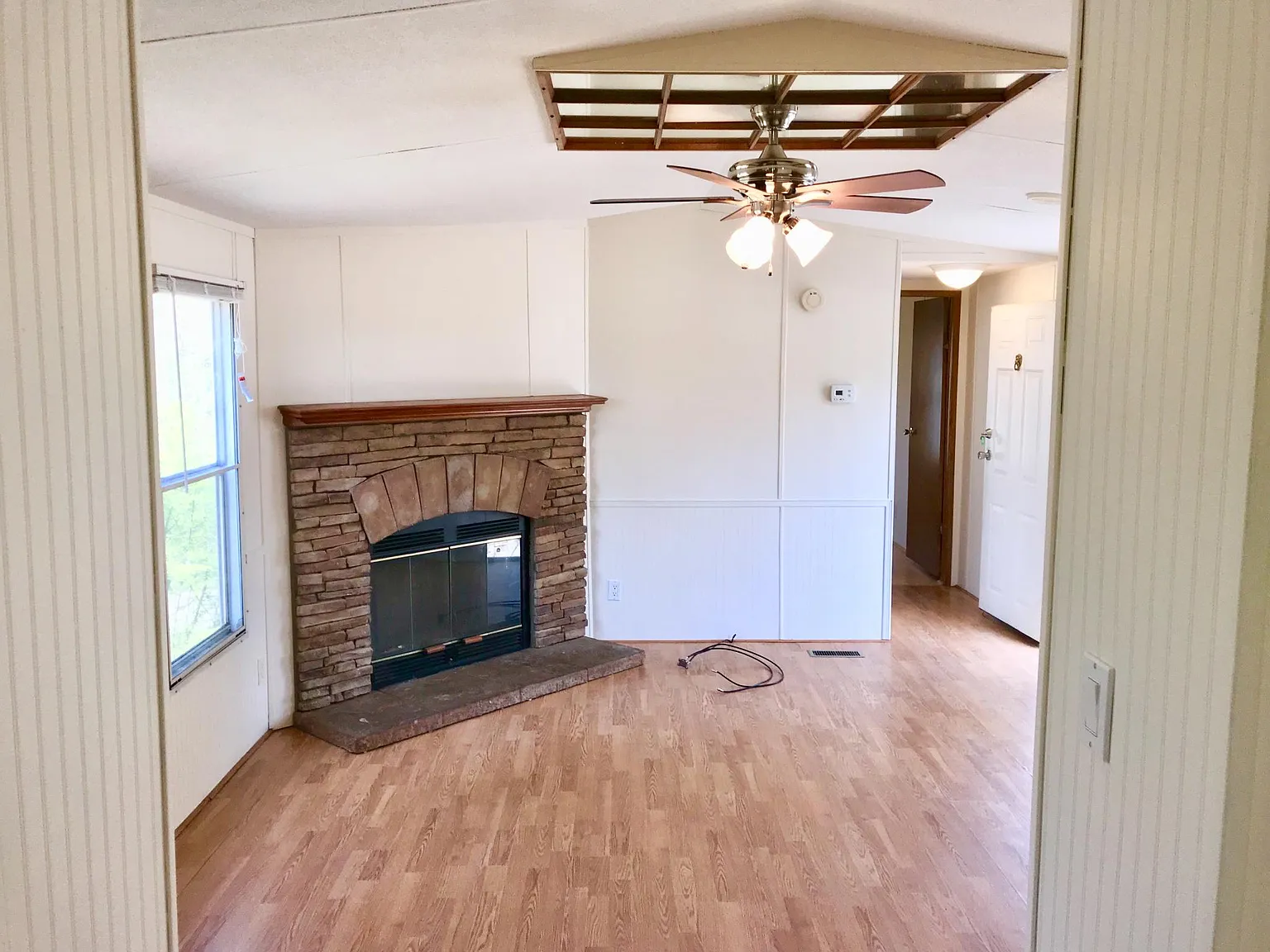 198 Dawn Dr — Photo 2