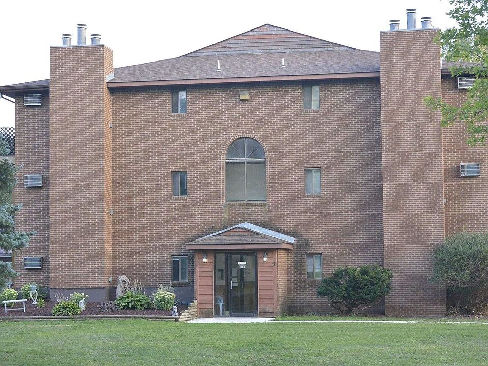M. Briarwood 901 Country Club 901 Country Club Dr Marshall MN Zillow