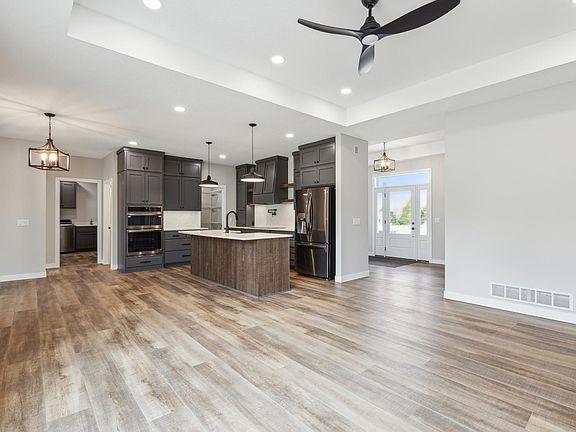 5th image of 3613 Crestwood Rdg NE