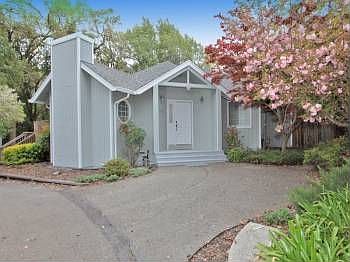 2nd image of 15592 Maplewood Dr