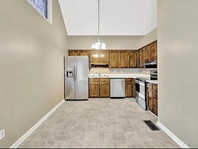 2828 Adams St — Photo 12