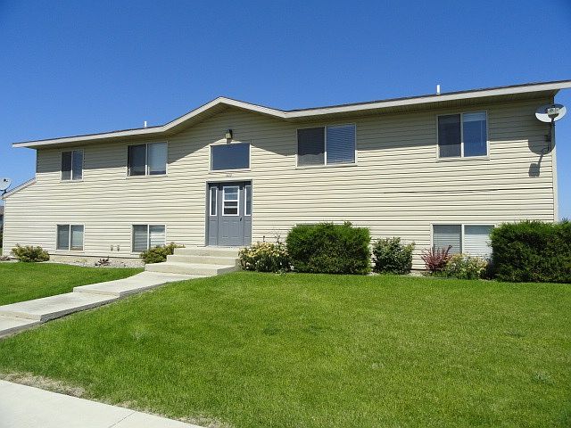 2nd image of 900 E Main St
