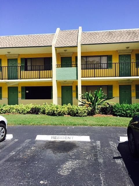 1st image of 1816 Meadows Cir W