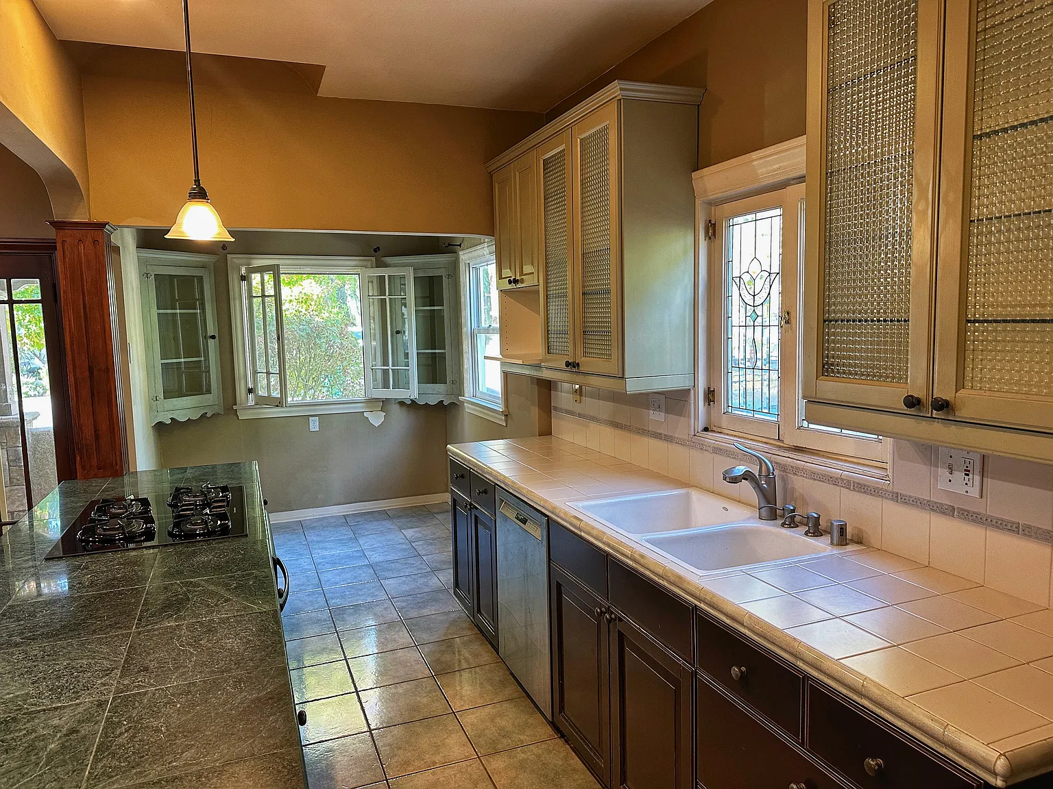 2 bed, 1400 sqft, $2,495 — Photo 3