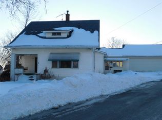 102 W Catlin St, Elizabeth, IL 61028