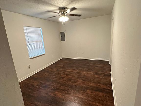 3rd image of 1581 Sunset Ln #B