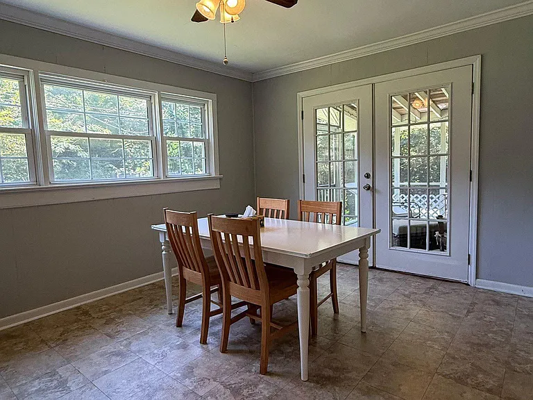 3945 White Oak Dr — Photo 8