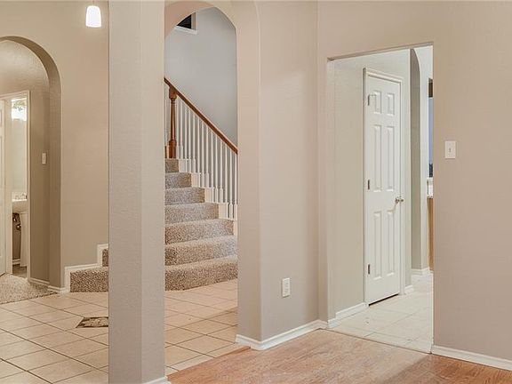 2nd image of 1038 Beaverbrook Ln