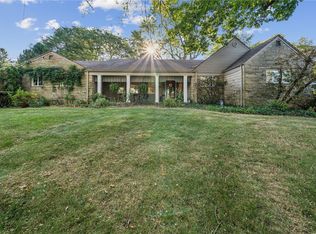 2035 Outlook Dr, Pittsburgh, PA 15241