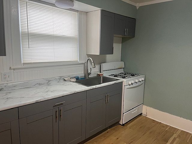 1st image of 416 Franklin St