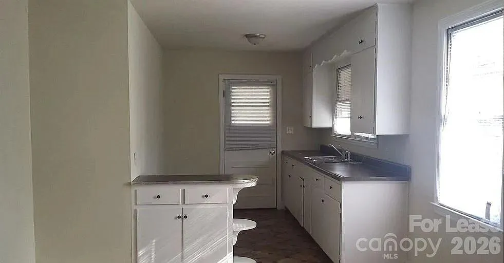 3 bed, 1.0 bath, 1000 sqft, $1,250 — Photo 4