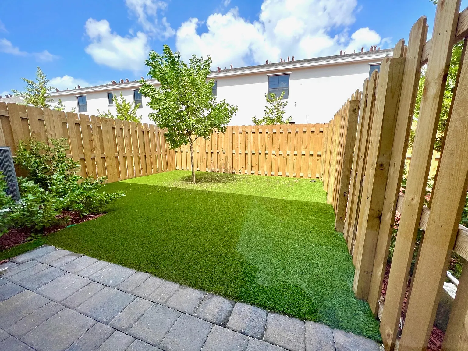 3 bed, 1418 sqft, $2,550 — Photo 3