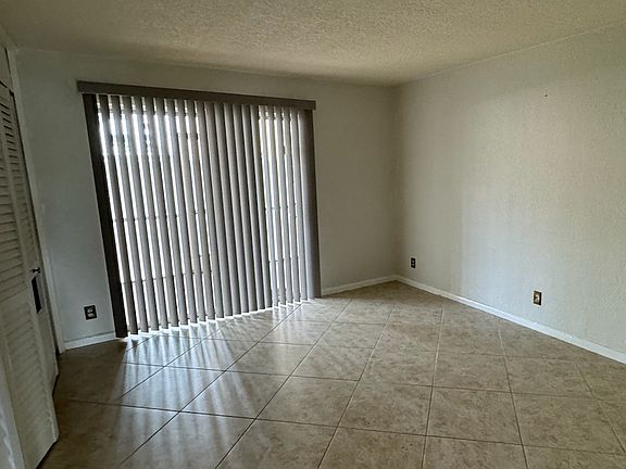 5th image of 3915 S Flagler Dr APT 104